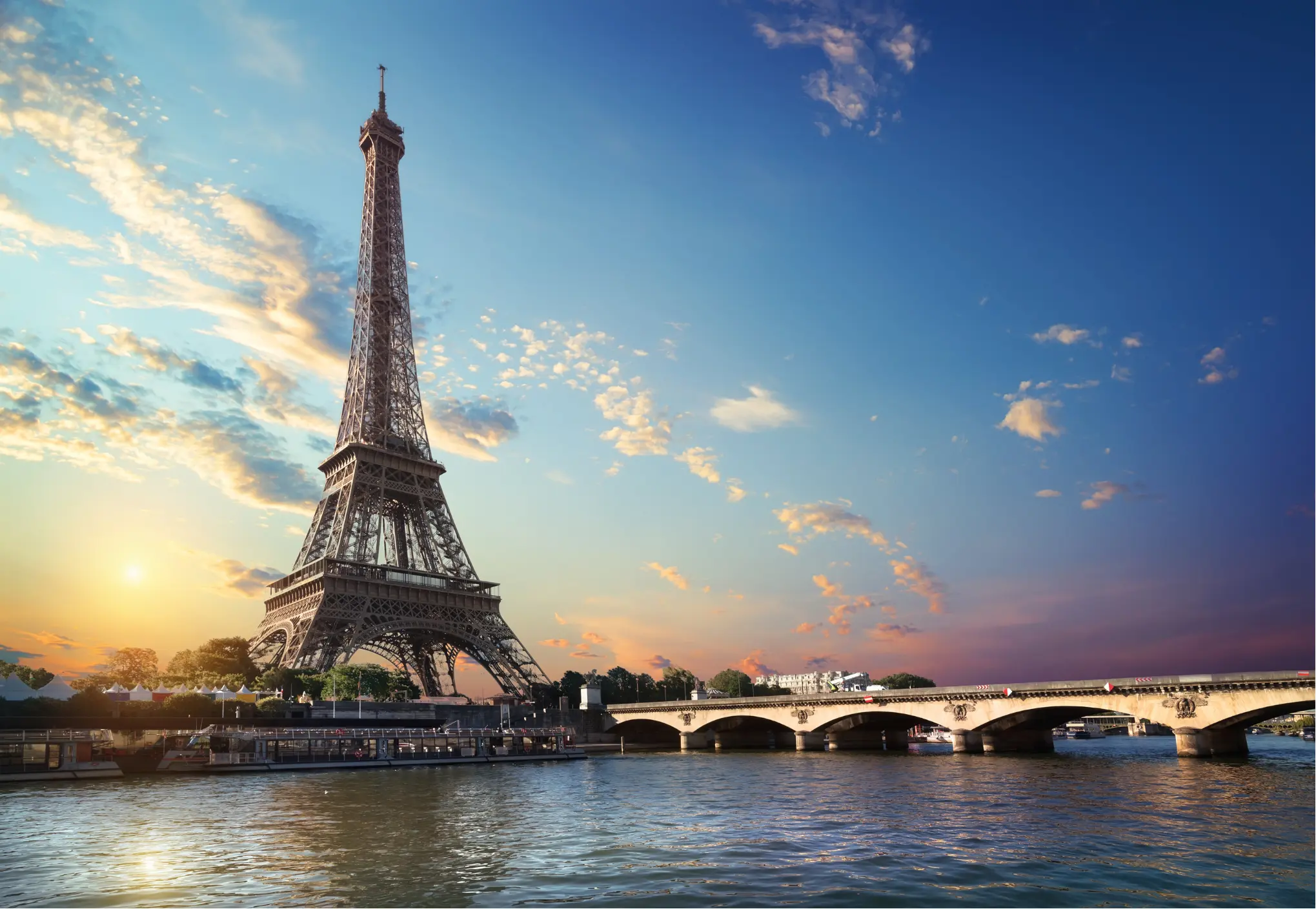 tour eiffel vue depuis la seine